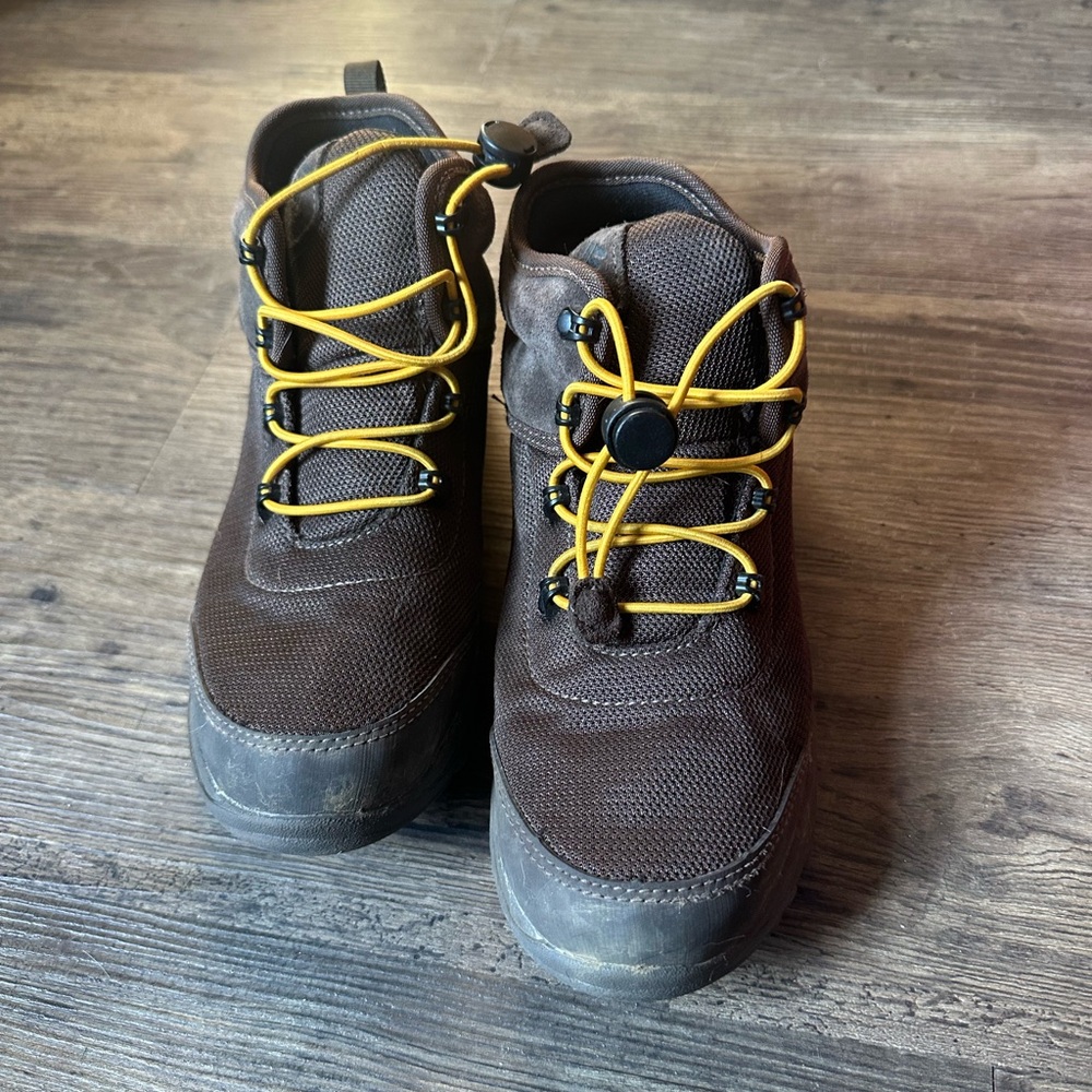 Columbia Brown Boots with Yellow Laces